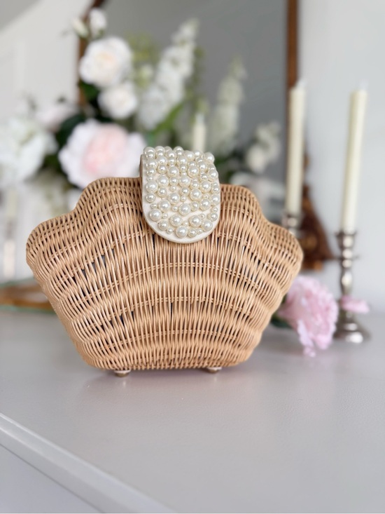 Handbags - Seashell shell shaped wicker pearl handbag clutch